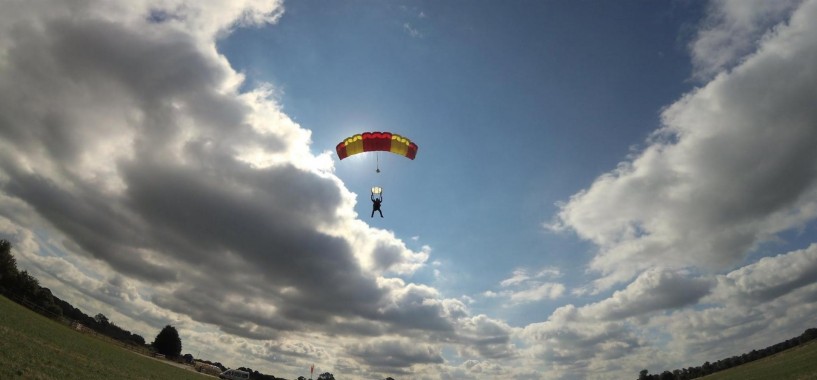 Free Parachute Wallpaper, Parachute Wallpaper Download - WallpaperUse - 1